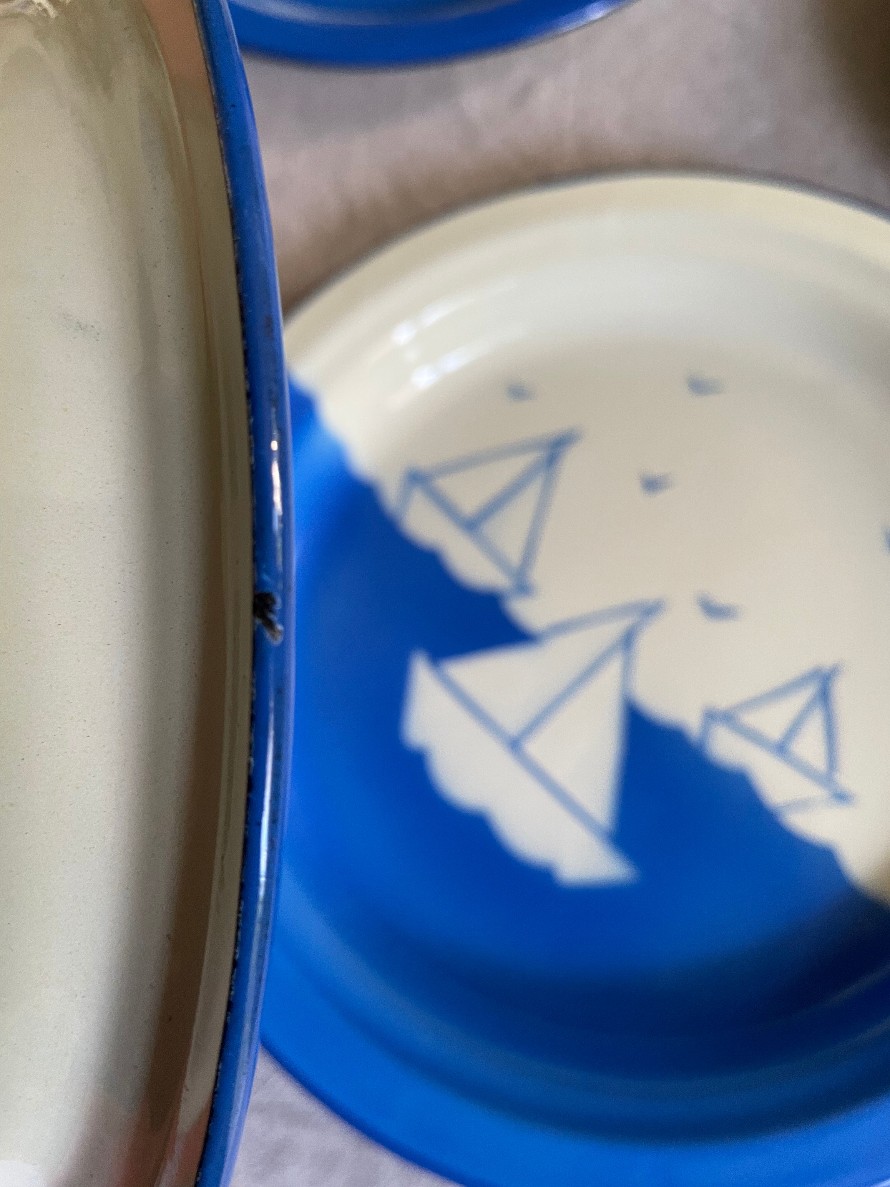 Blue enamelled sheet plates