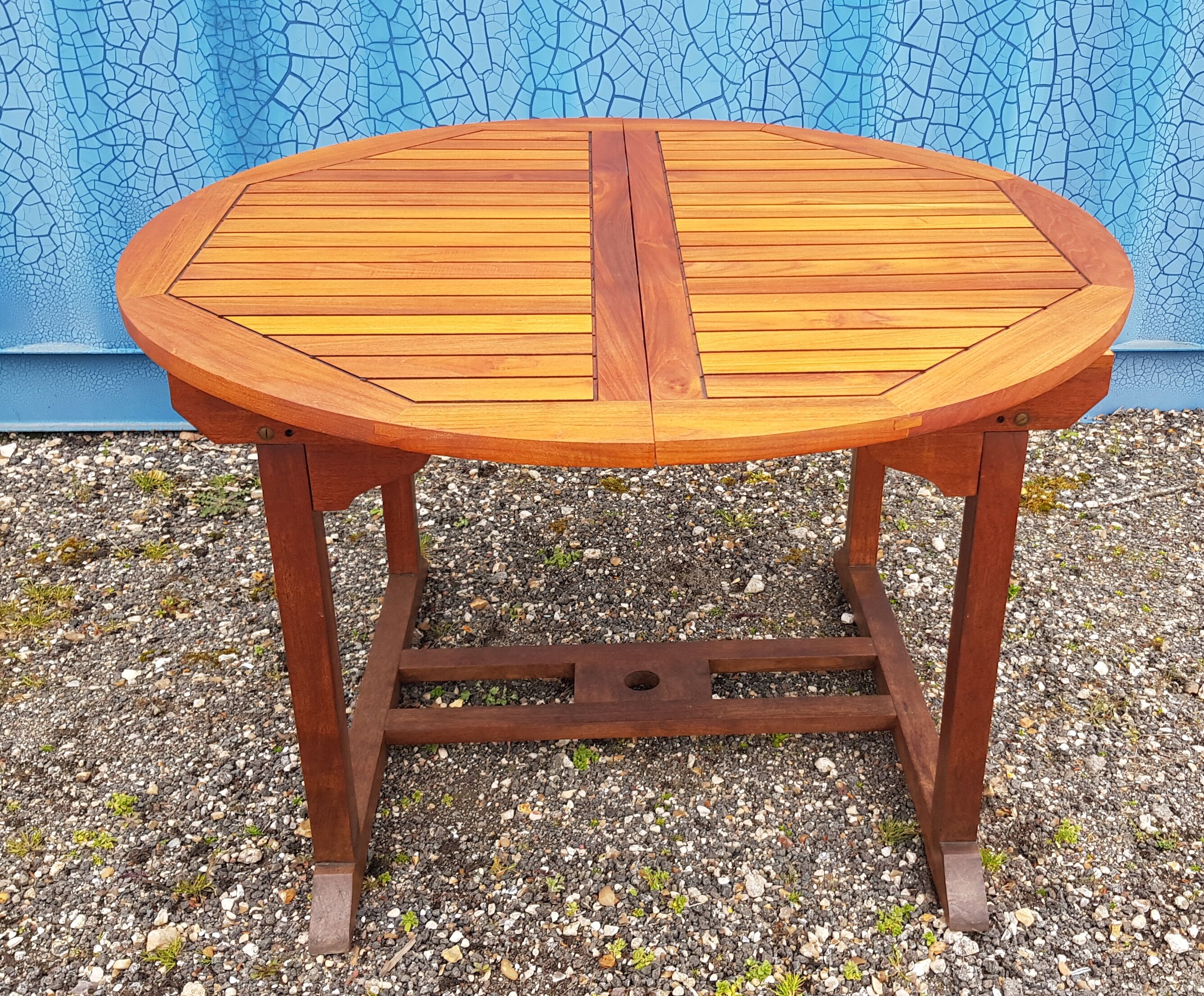 Stretchable garden dining table in solid teak