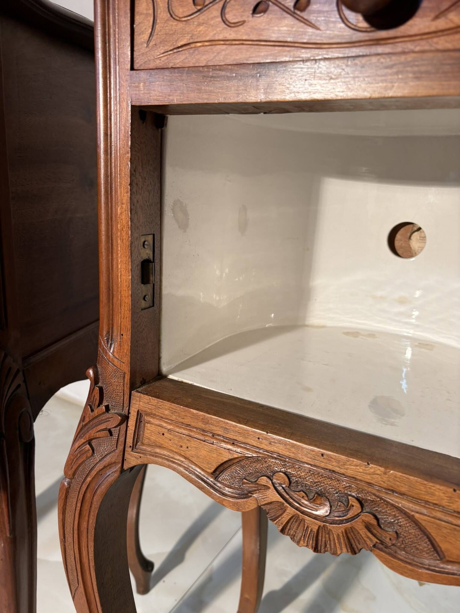 Pair of antique bedside tables with marble top and ceramic niche