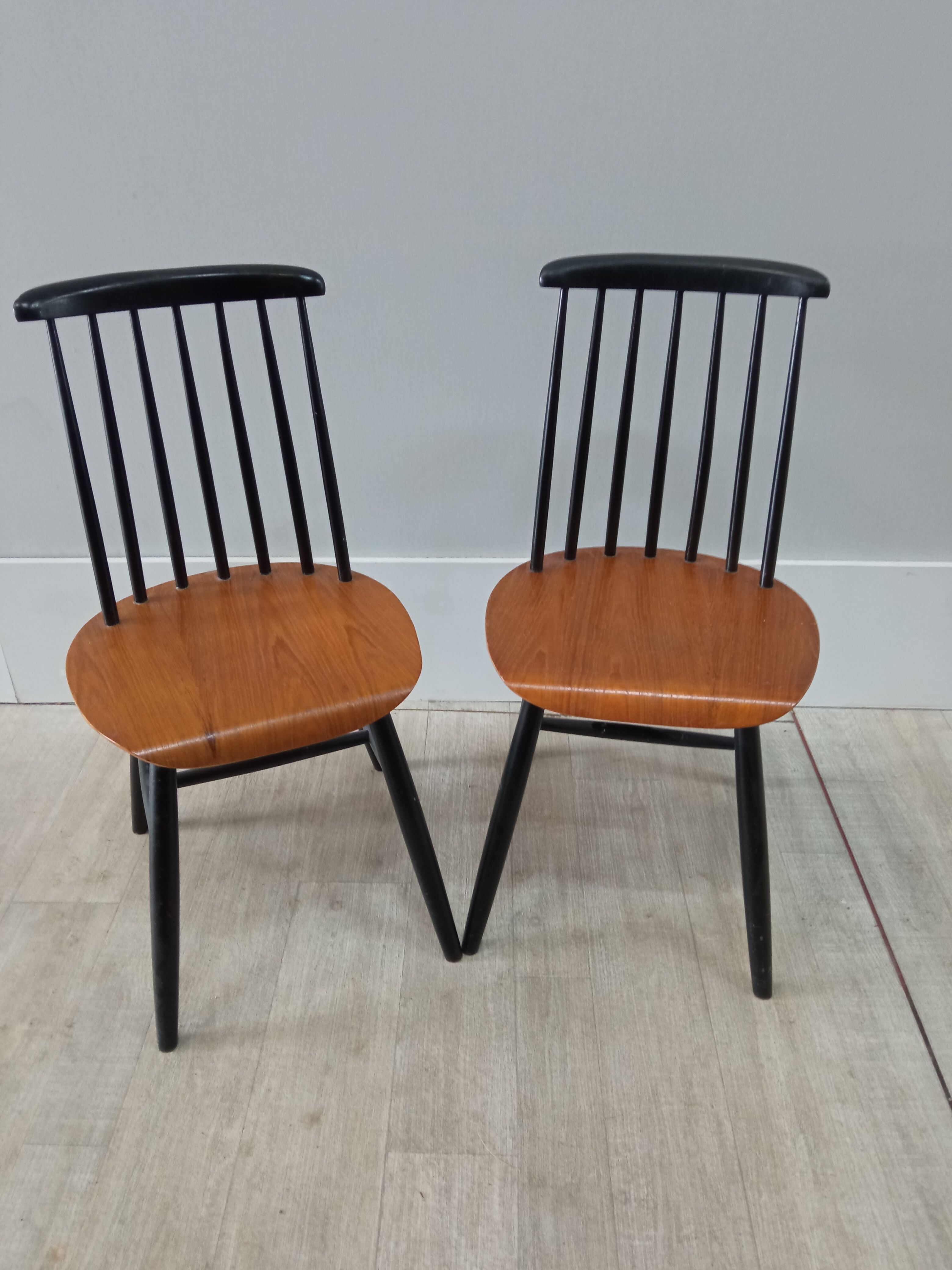 Paires de chaises Ilmari Tapiovaara
