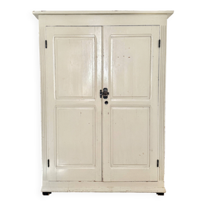 Armoire parisienne