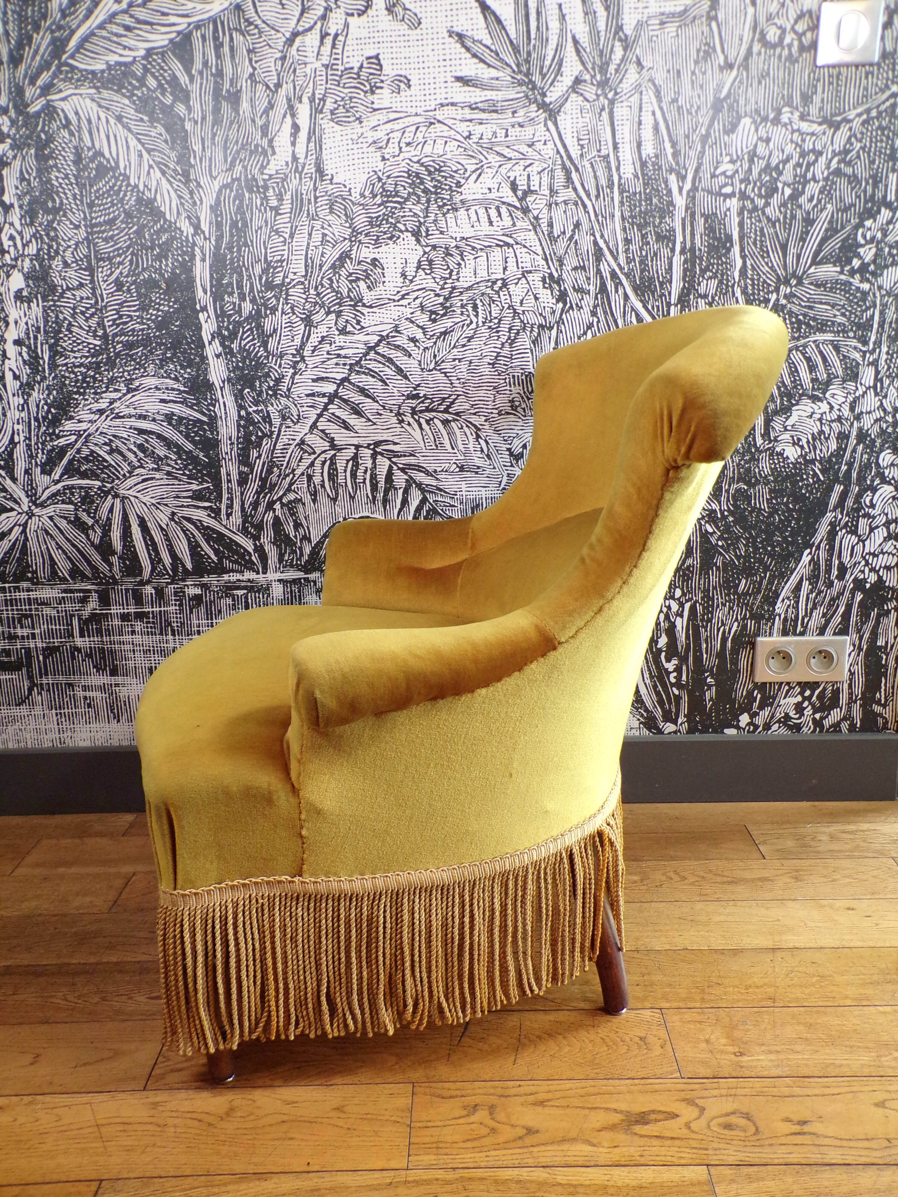 Green-yellow toad armchair