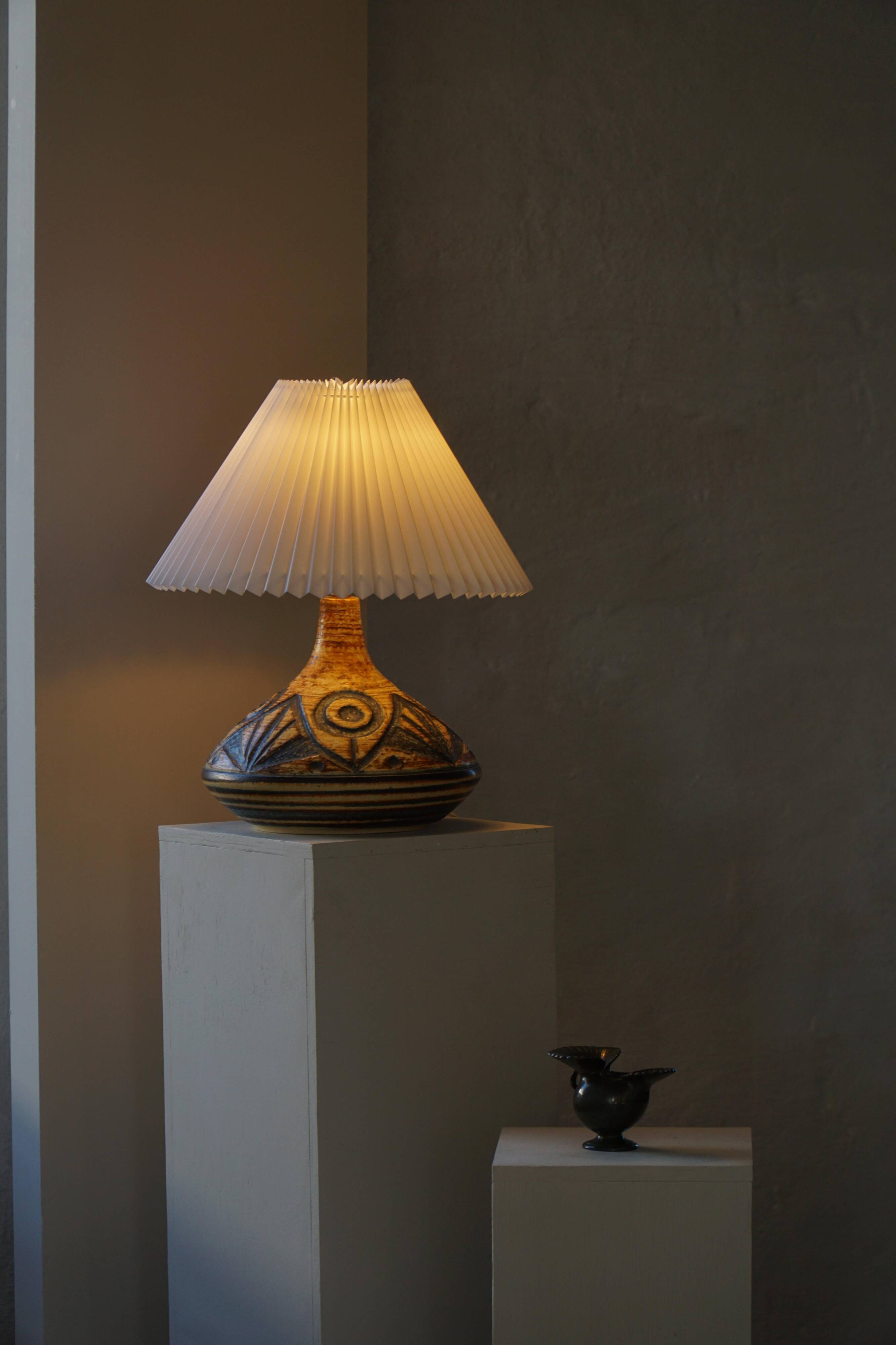Lampe de table moderne danoise en grès, Model No No 3073 par Søholm, Danemark, années 1960