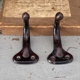 Paire de crochets métalliques