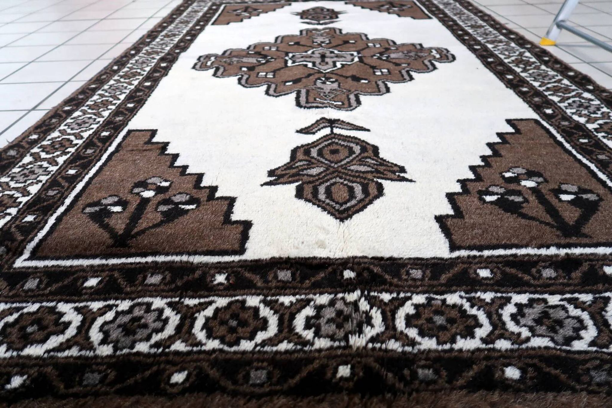 Handmade vintage Persian Gabbeh rug 128cm x 211cm, 1970s