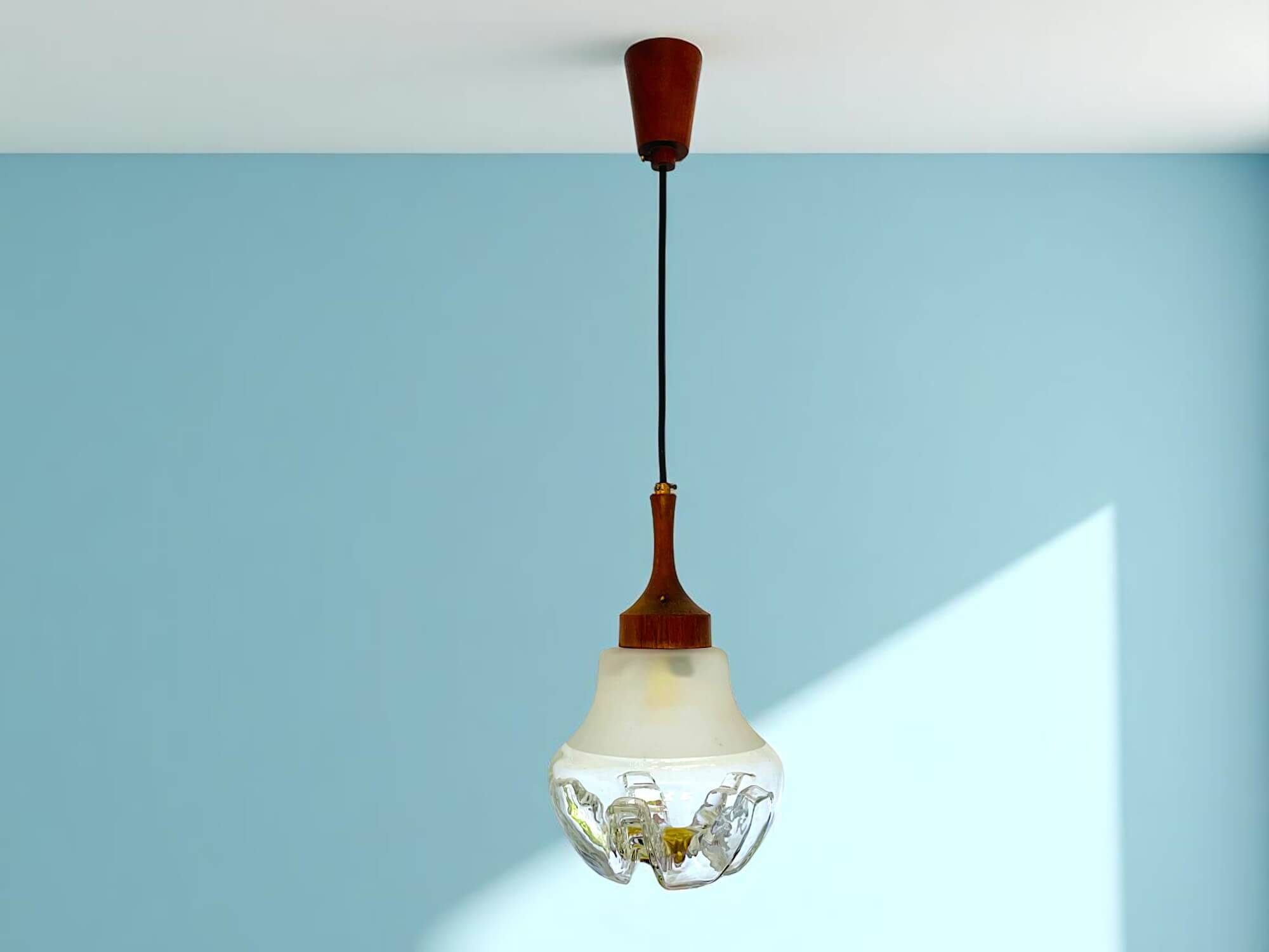Glass hanging lamp