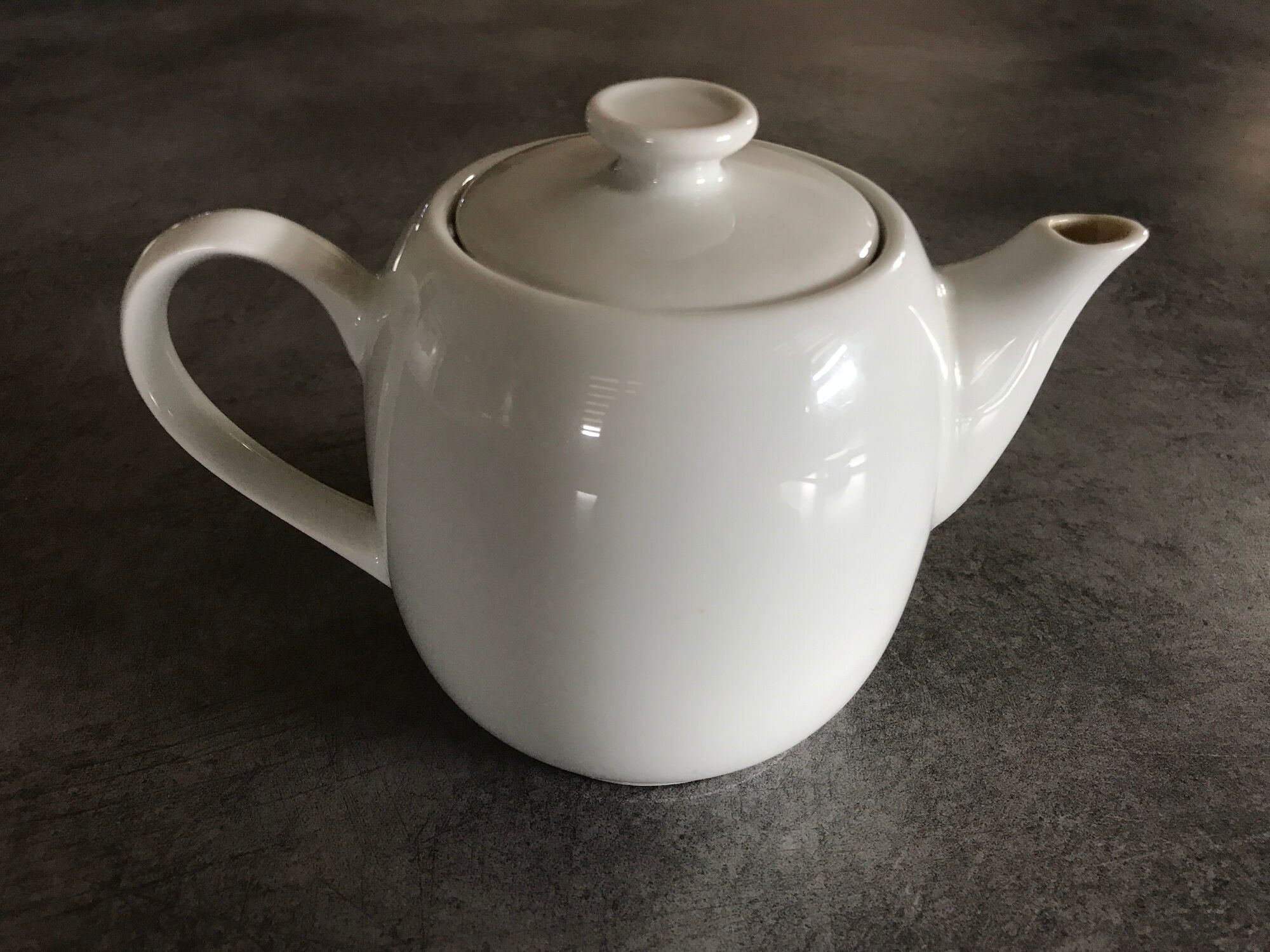 Théière en porcelaine émaillée blanche de Pillivyut  11,5 cm