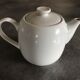 Théière en porcelaine émaillée blanche de Pillivyut  11,5 cm