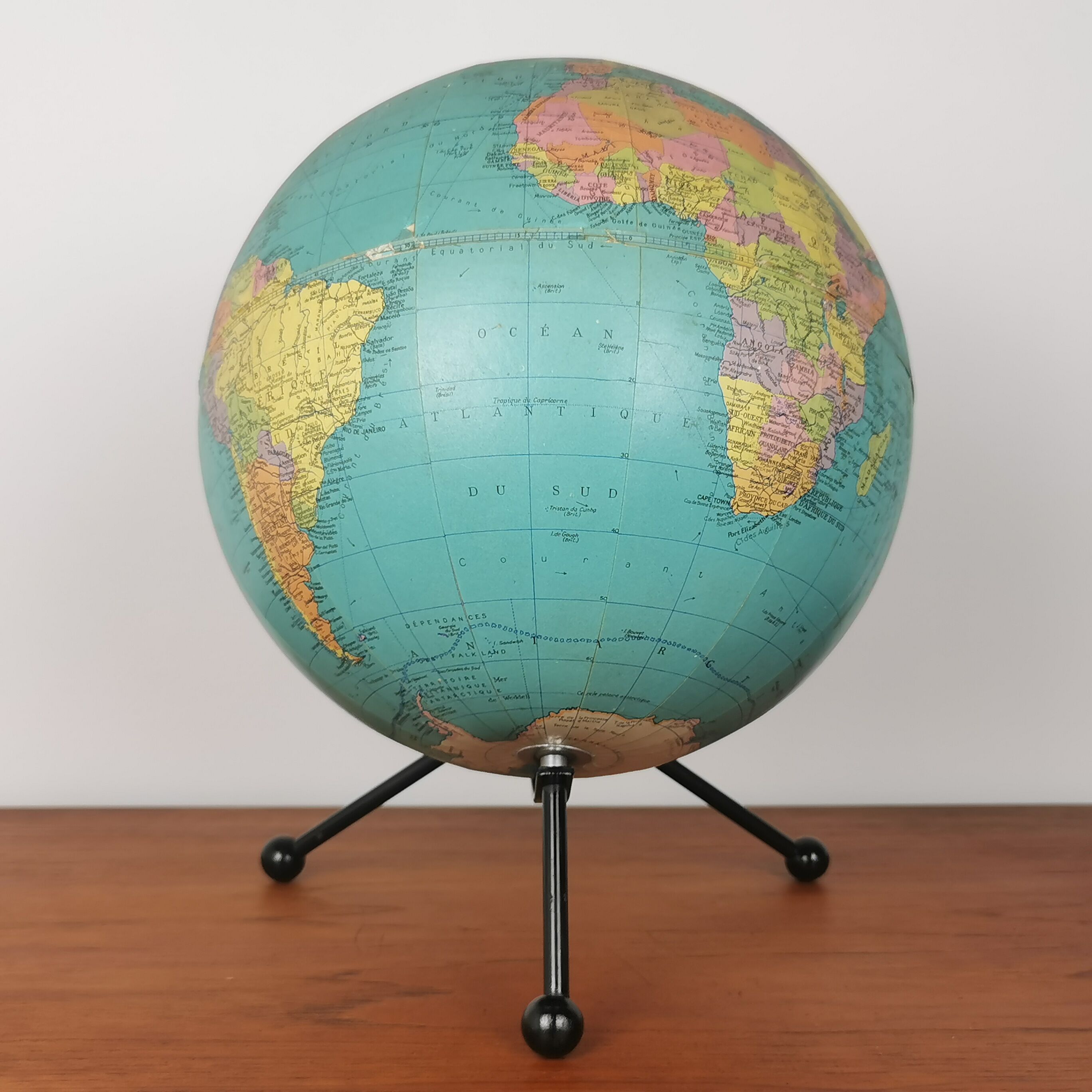 Tripod tarid globe