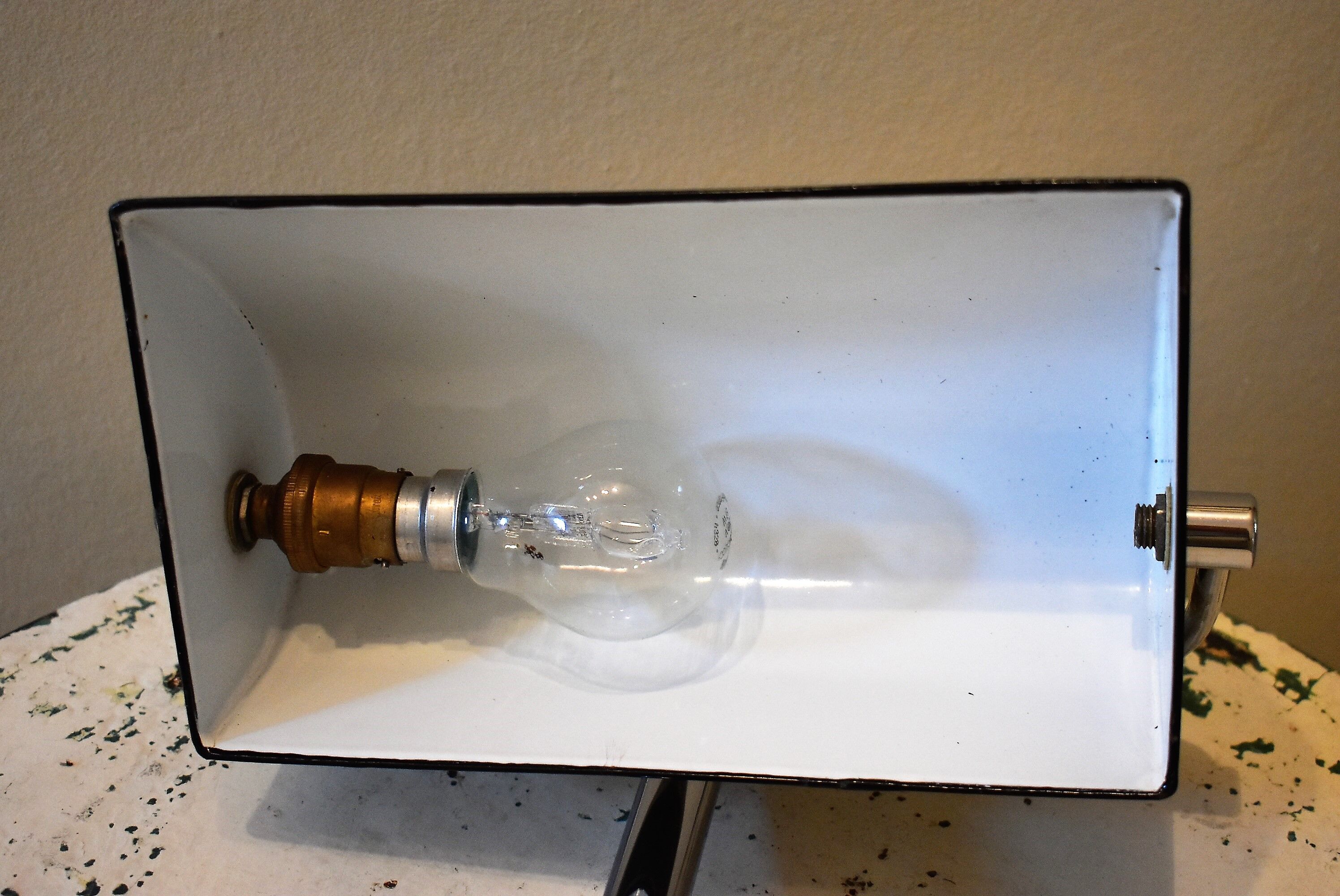 Lamp type notary enamelled reflector