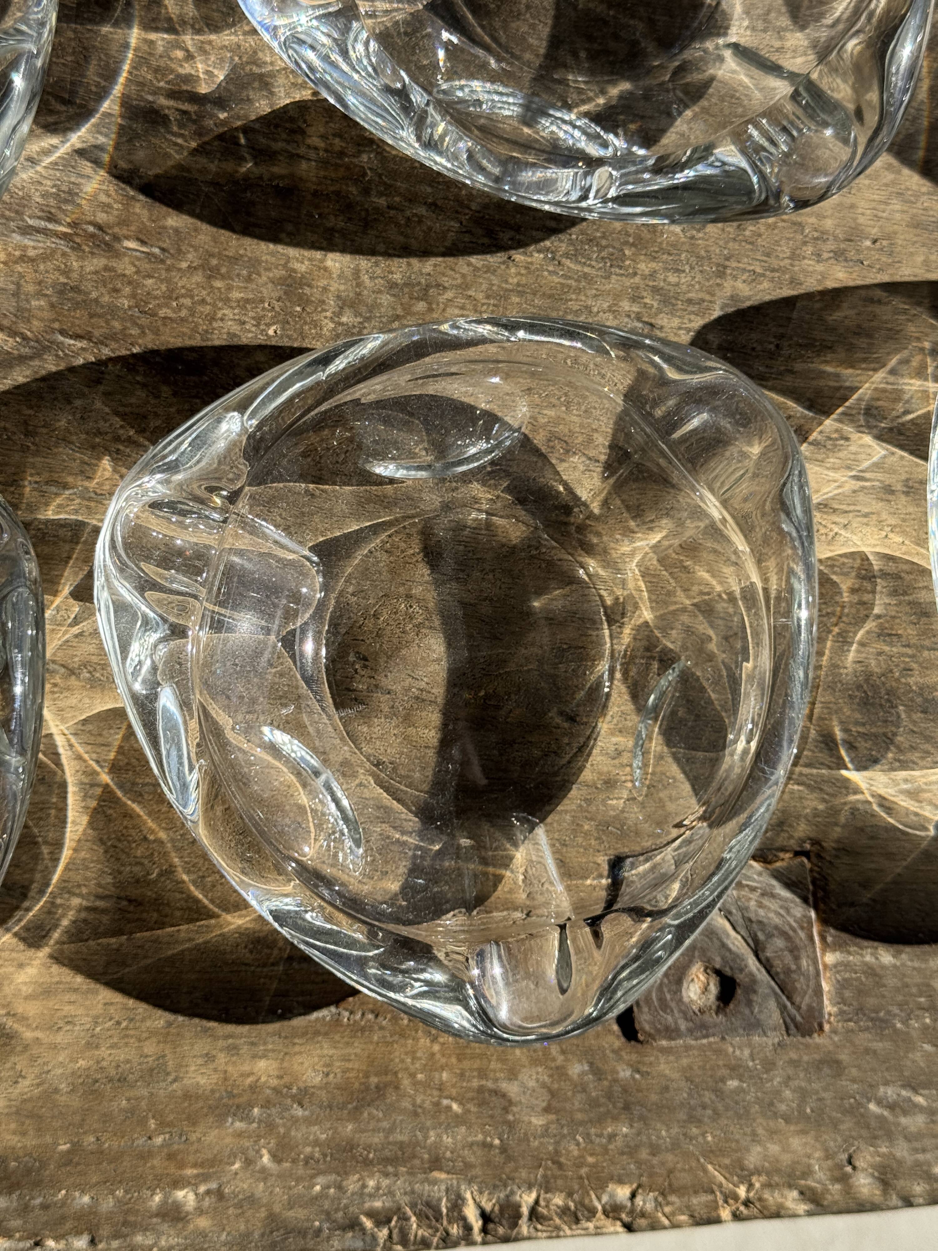 Set of 14 triangular glass ashtrays D13