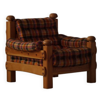 Brutalist lounge chair in solid pine, Swedish modern, made in the 1970s.