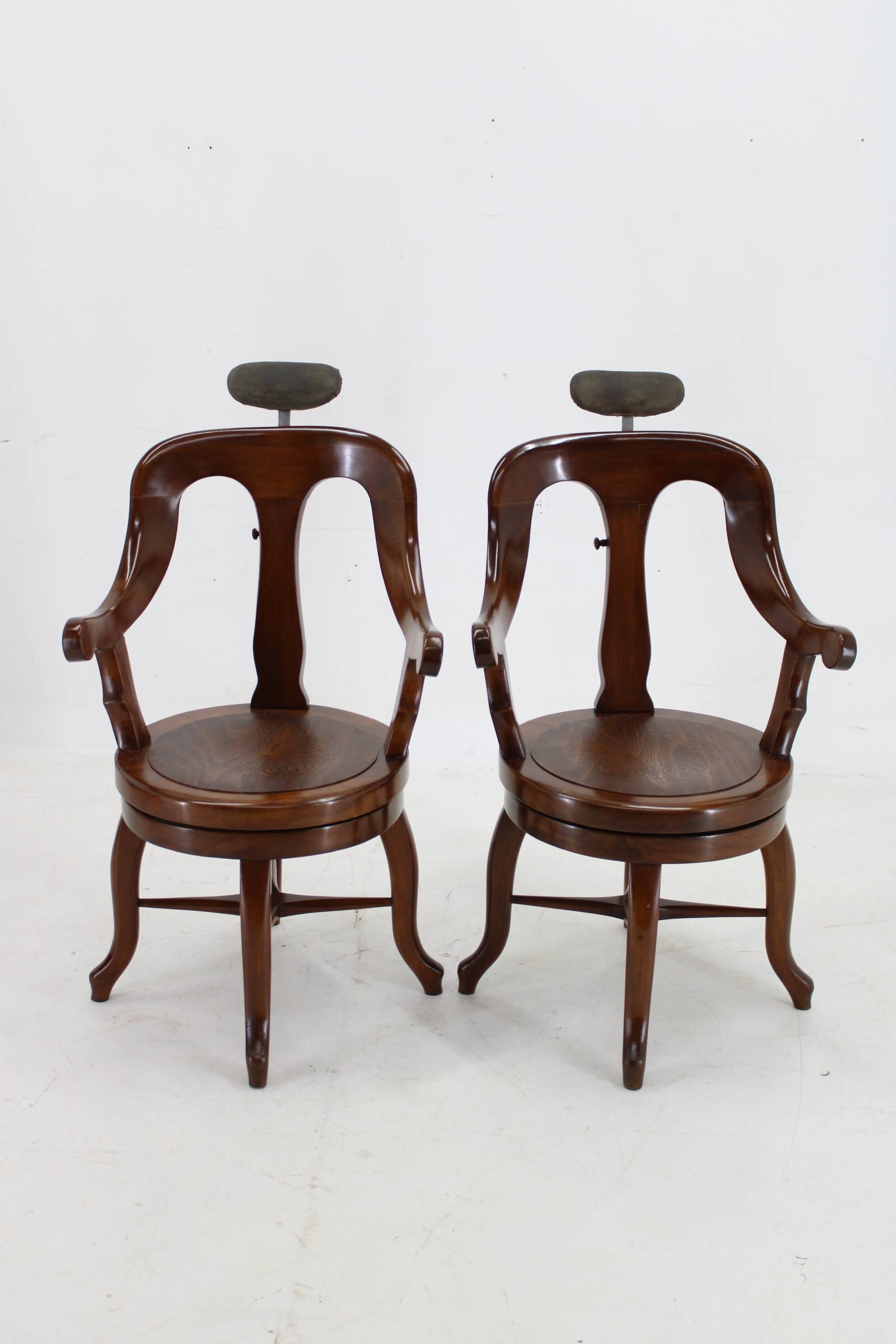 Chaise de barbier pivotante en hêtre restaurée des années 1920, Tchécoslovaquie