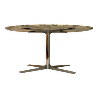 C. 1970 - Table à manger en marbre Arabescato et piètement chromé/aluminium