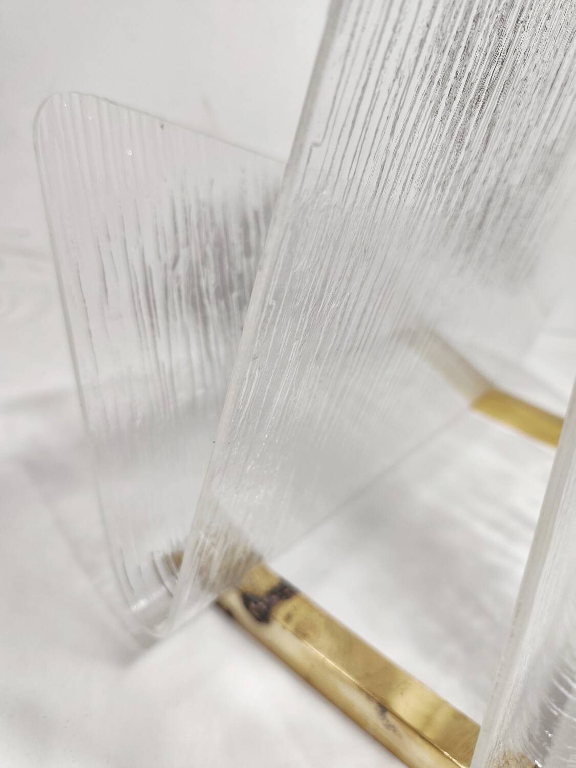 Revistero de metacrilato y latón. España, 1980s.