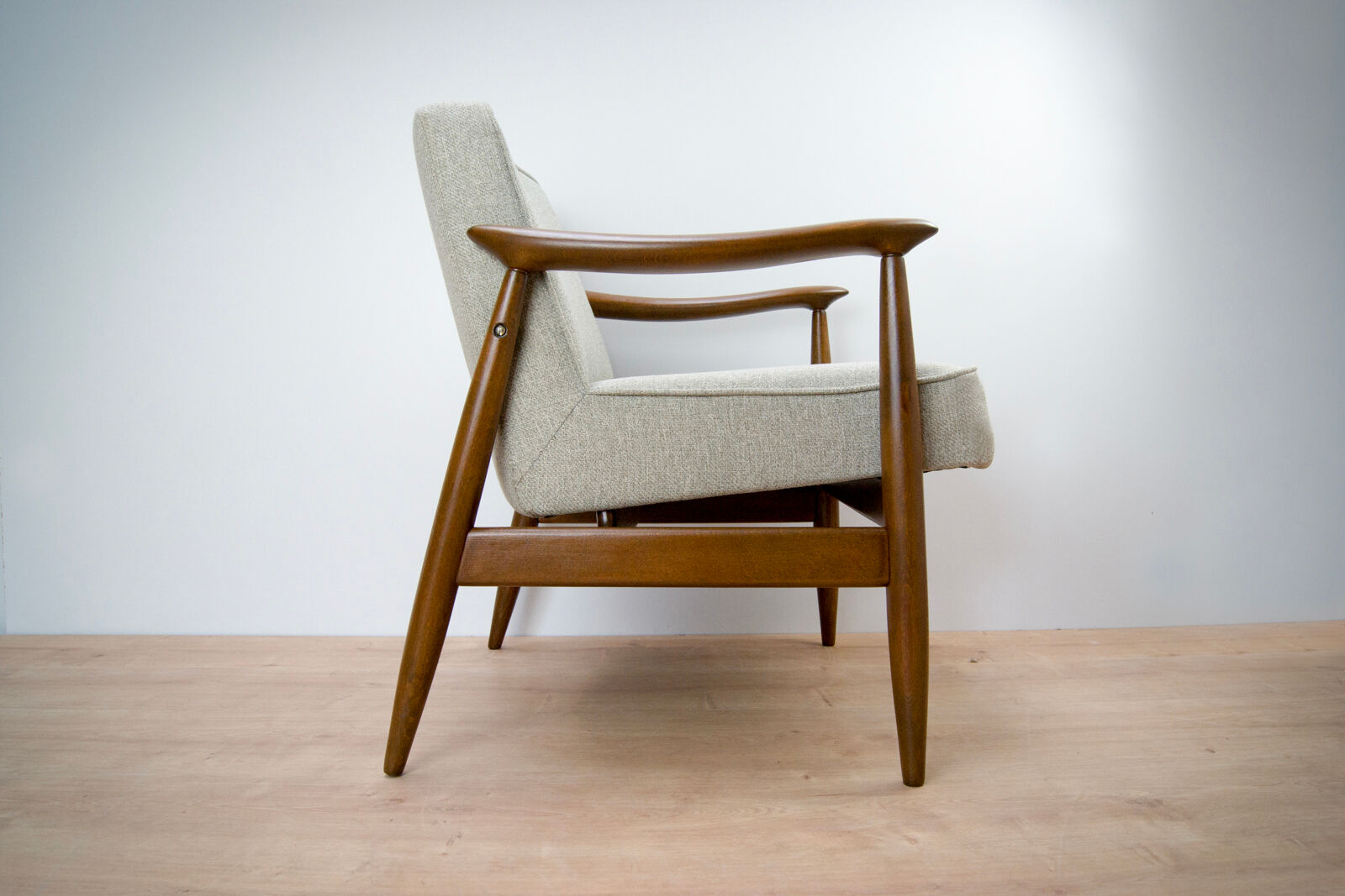 Gfm-87 armchair by juliusz kedziorek for gościcińskie furniture, 1960