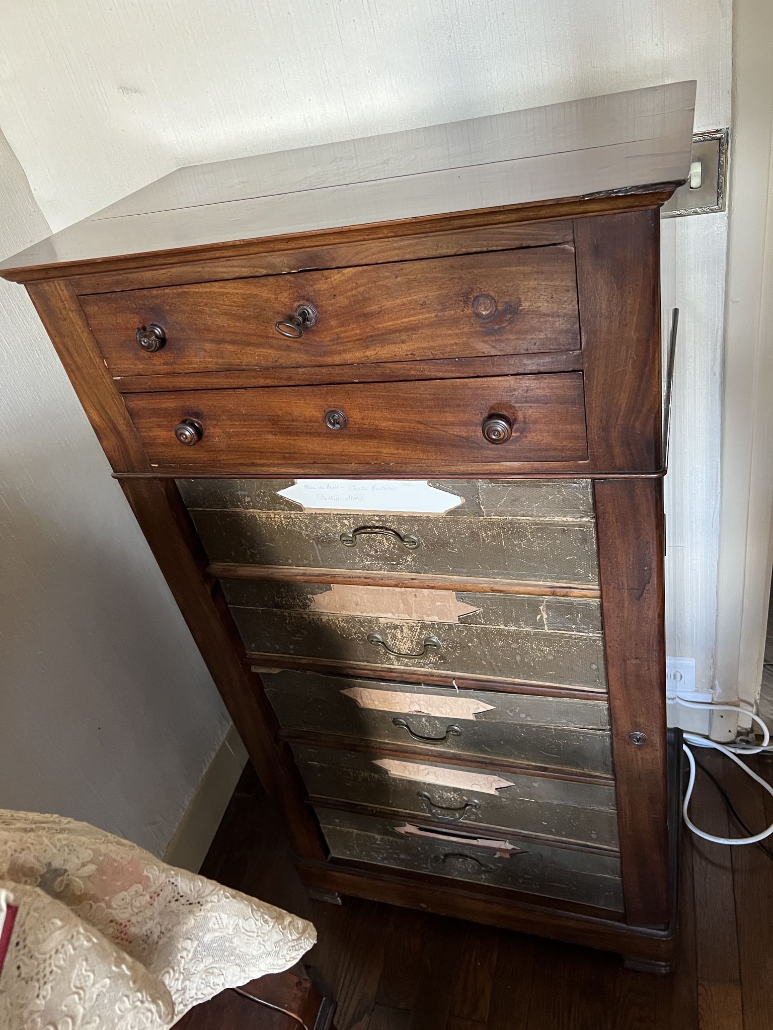Cartonnier restauration ou meuble de métier notaire
