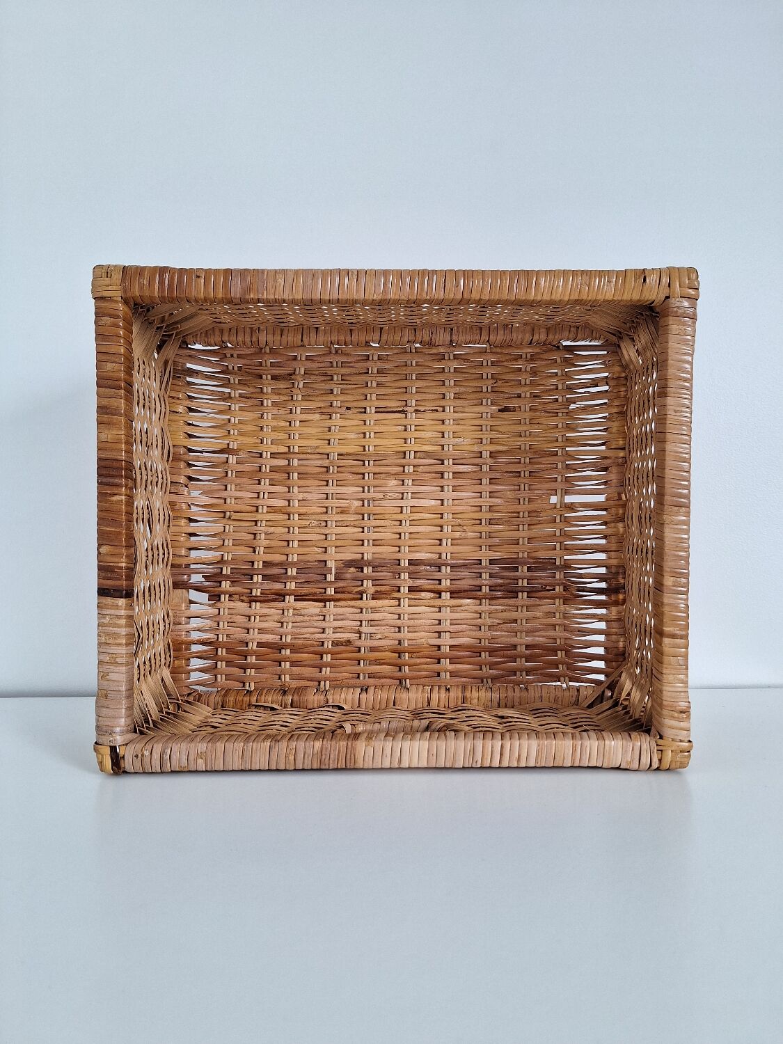 Wicker tray