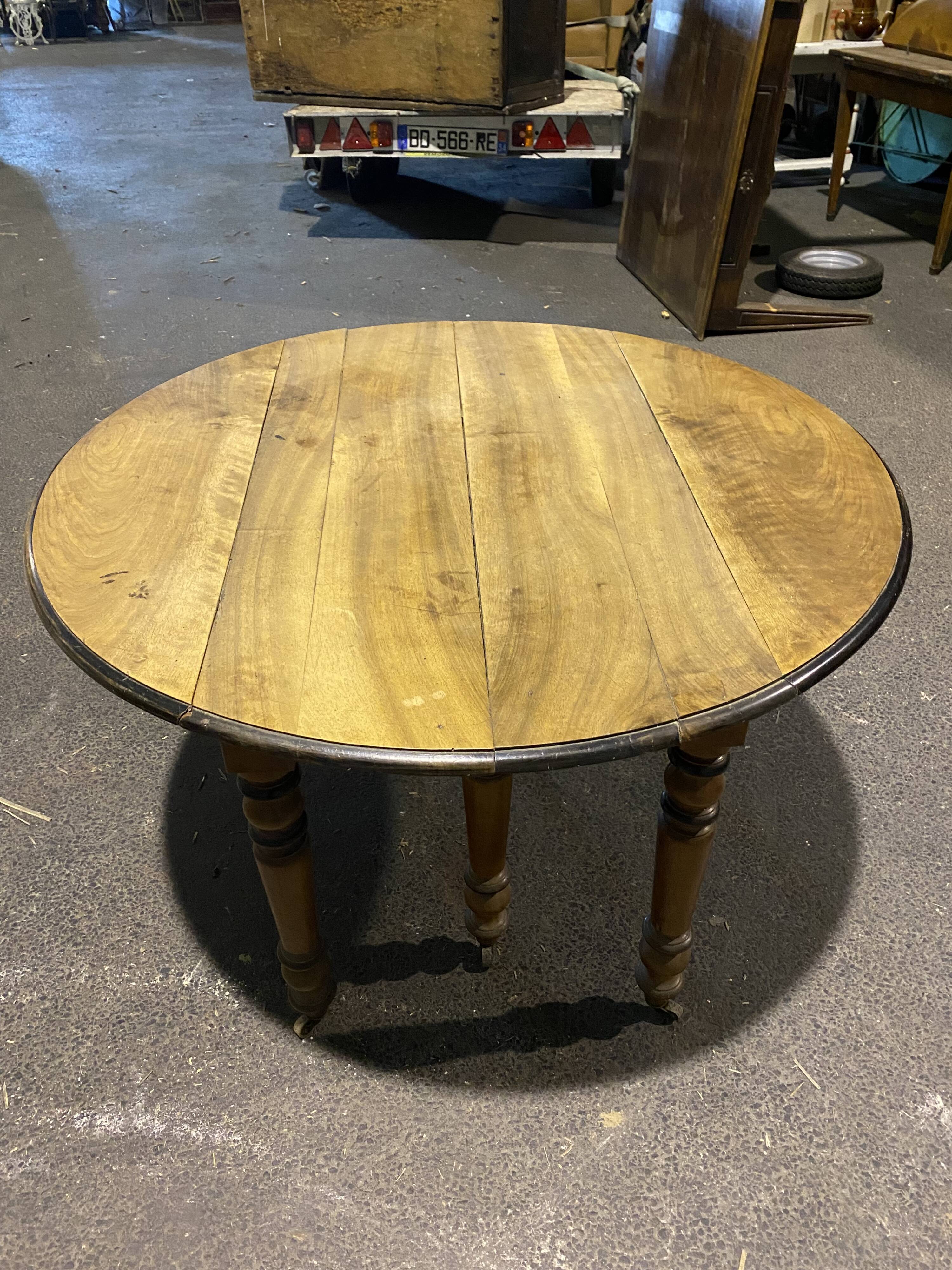 Table 6 feet Louis Philippe walnut
