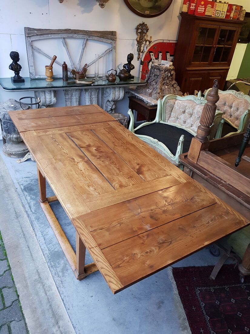 Early 19th century elm wooden extension table with drawer