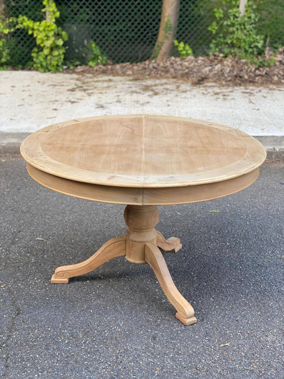 Extendable round dining table with central leg, renovated in raw wood, 20th century
