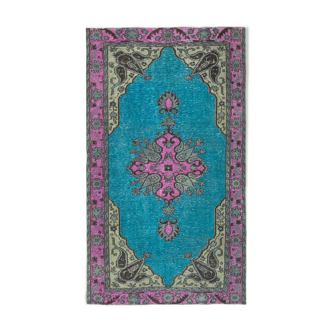 Hand-knotted carved anatolian 1970s 152 cm x 265 cm fuchsia carpet