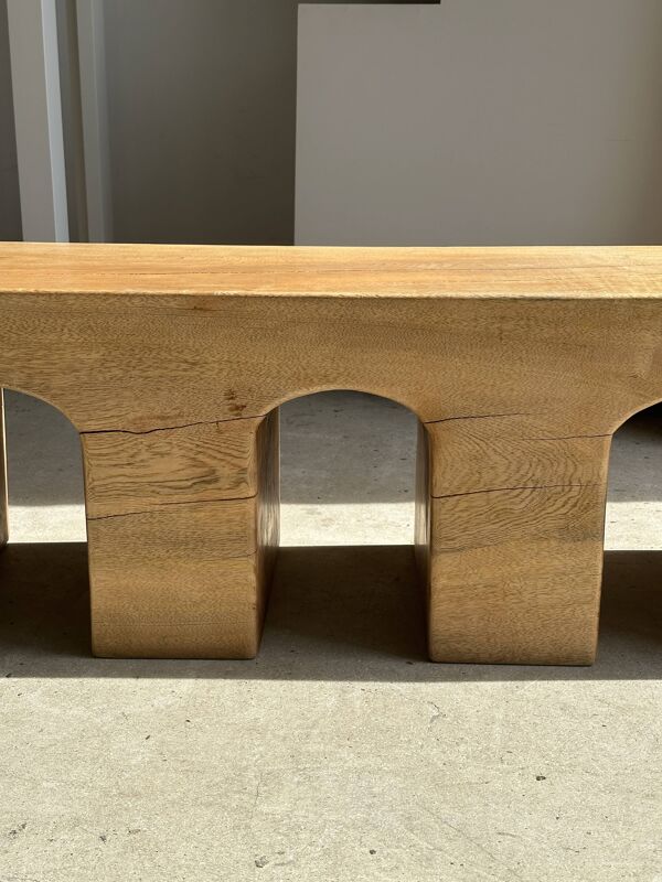Banc en bois monoxyle massif piètement sculpté en 3 arches - Couleur bois naturel