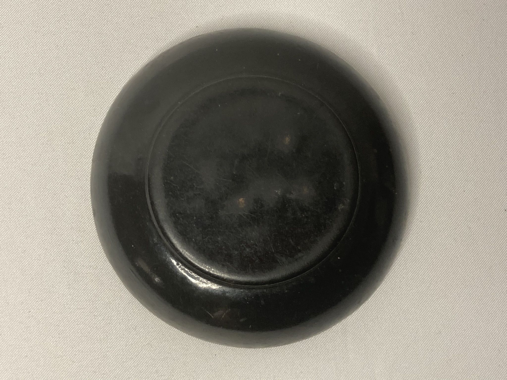 CHINA, black lacquered wood cup decorated three dignitaries early twentieth century