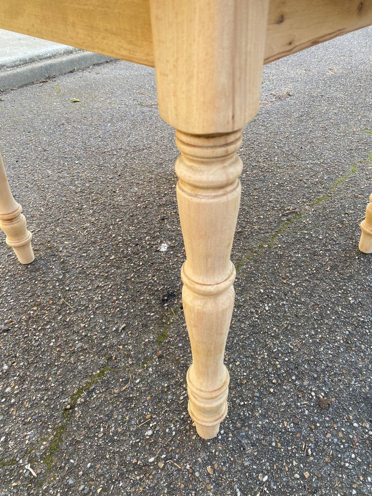 Renovated Louis Philippe round extendable dining table 115cm for 6 people.