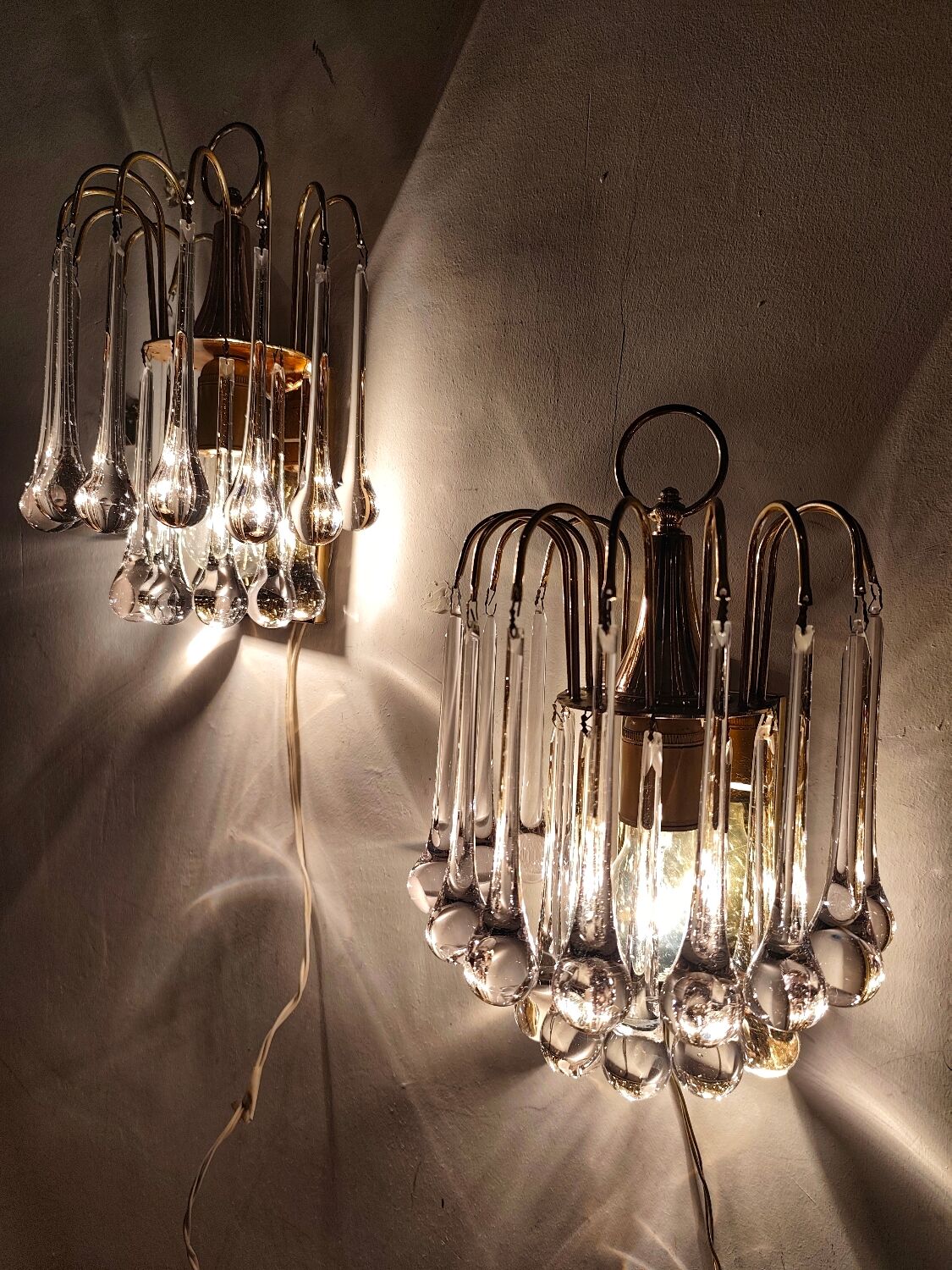 Par de lámparas de cristales. Italia, 1970s.