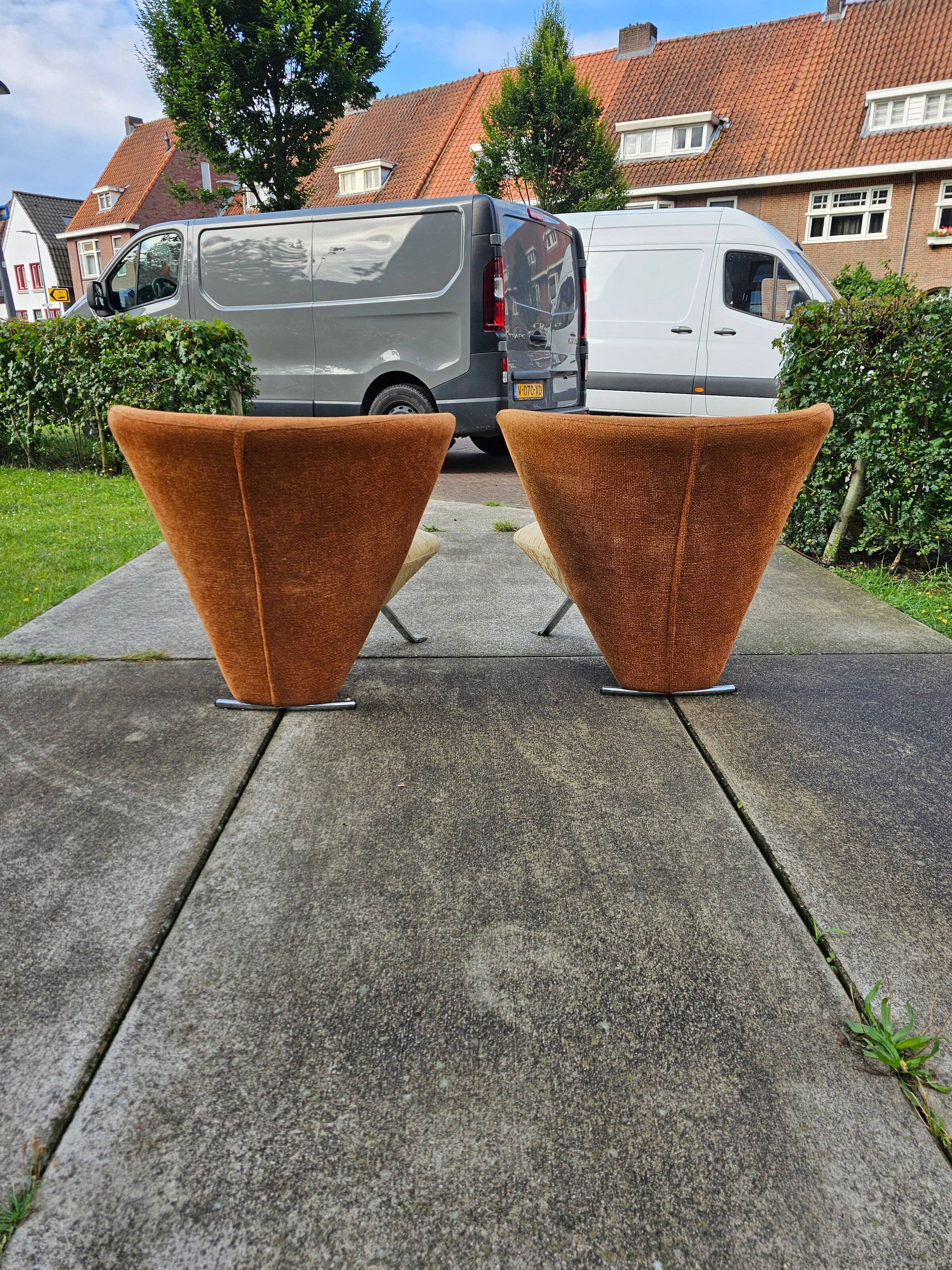 Giorgio Saporiti Post Modern Jada Slipper Chairs, very rare two-tone model, 1970s