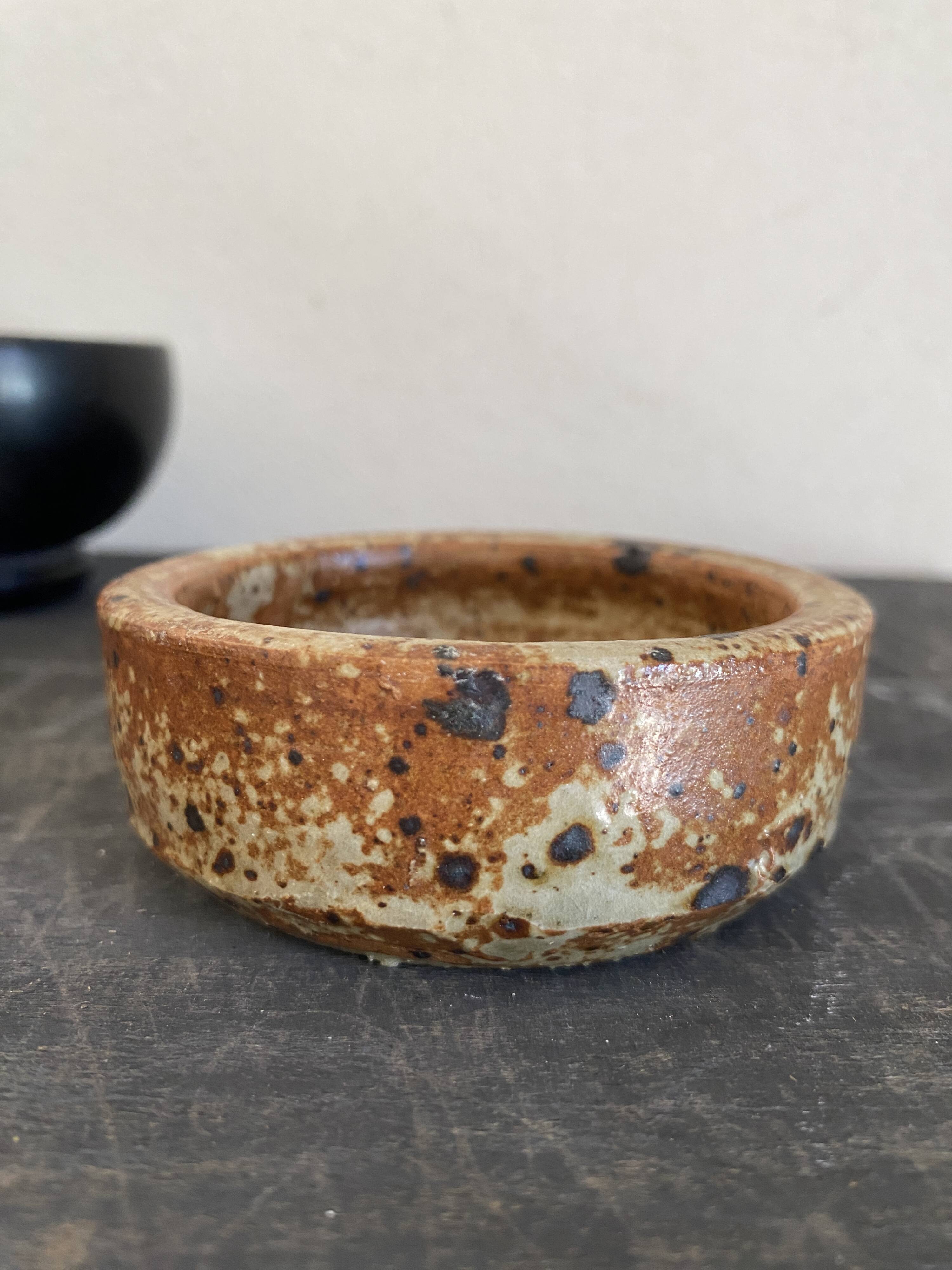 6 mini ceramic bowls, mother-of-pearl spoon