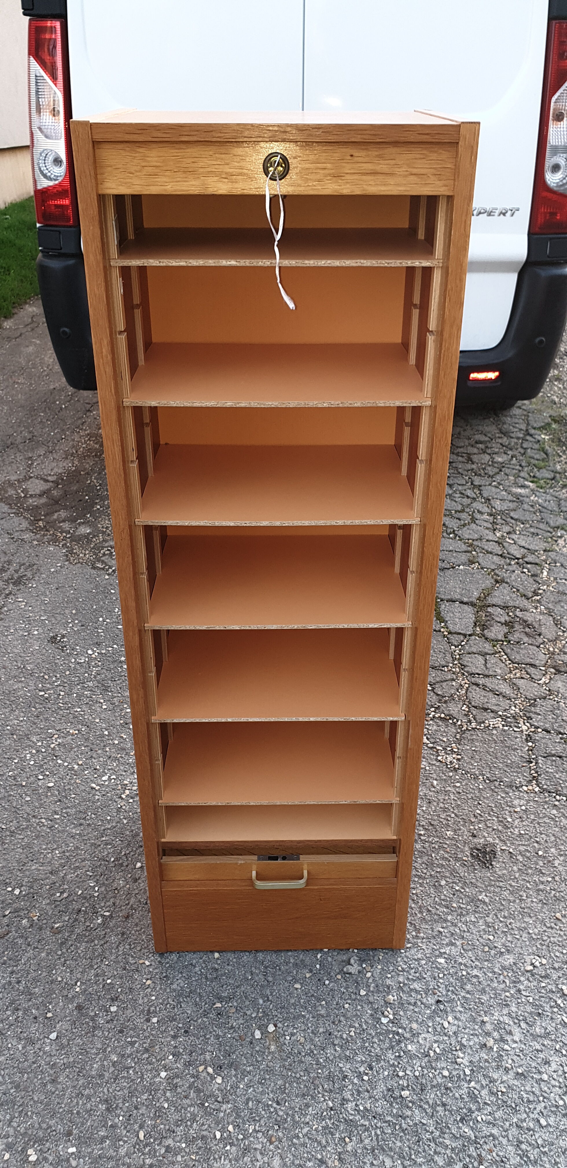 Administrative curtain cabinet