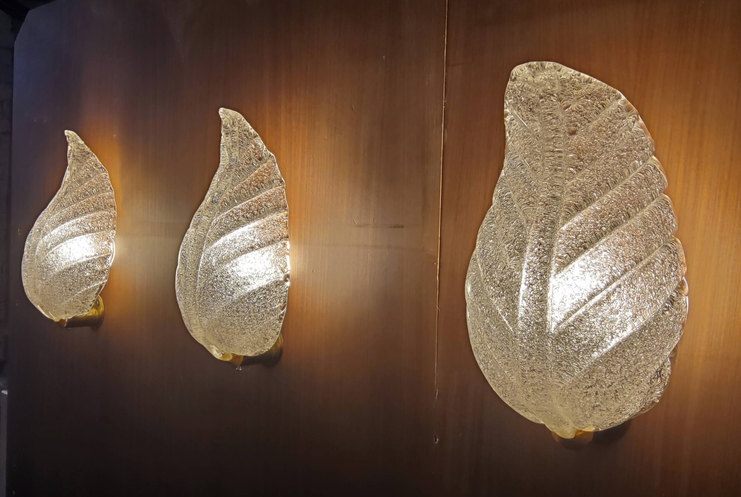 Murano, leaf sconces in worked transparent glass, 1940s