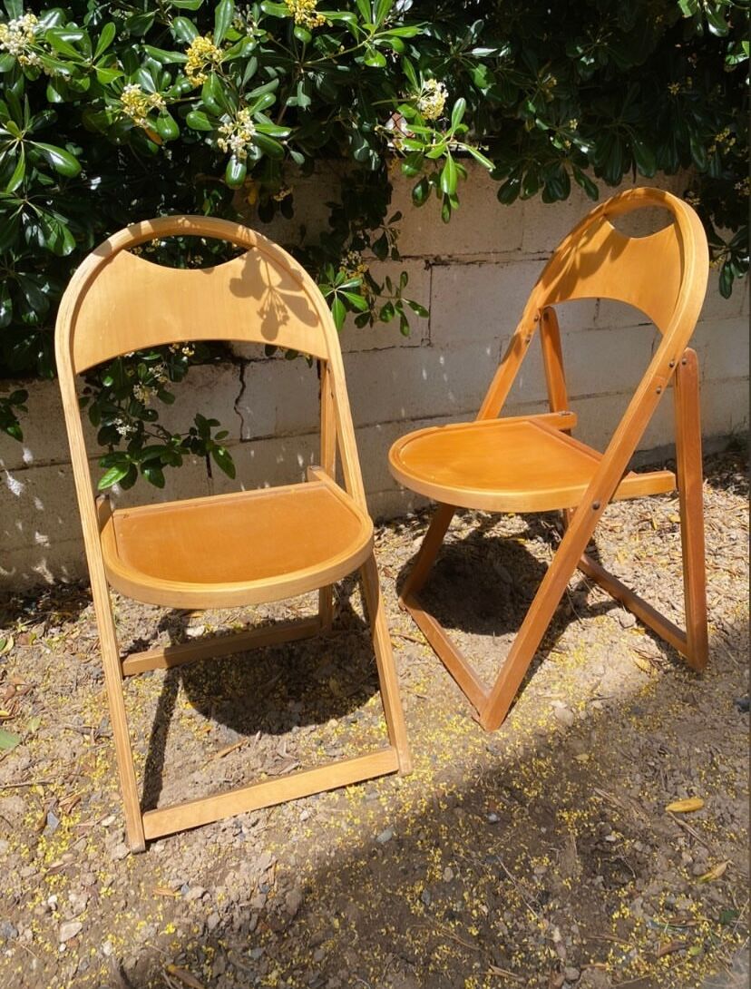 Pair of folding wooden chairs from the 50s