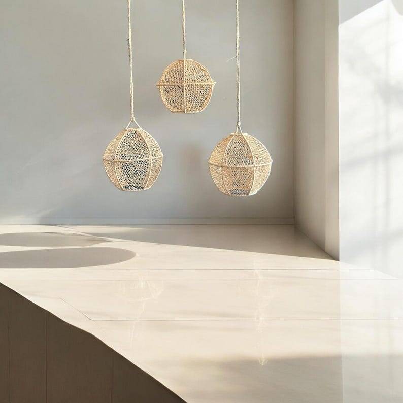 suspension raphia boule, suspension en osier, luminaire, abat-jour en raphi