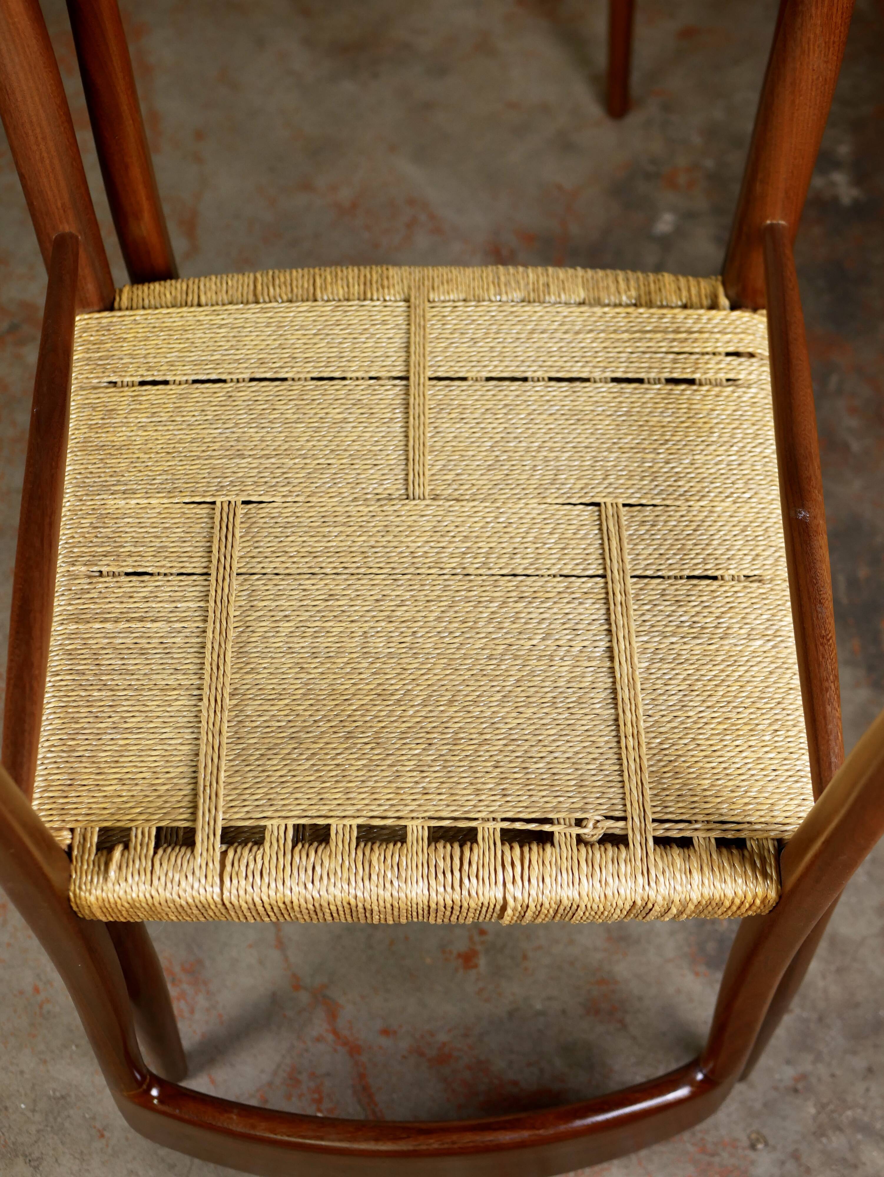 Suite de 6 chaises scandinaves en corde et teck