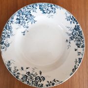 Assiette creuse en faience de Saint Amand et Hamage  , Terre de fer , modèle Guirlande