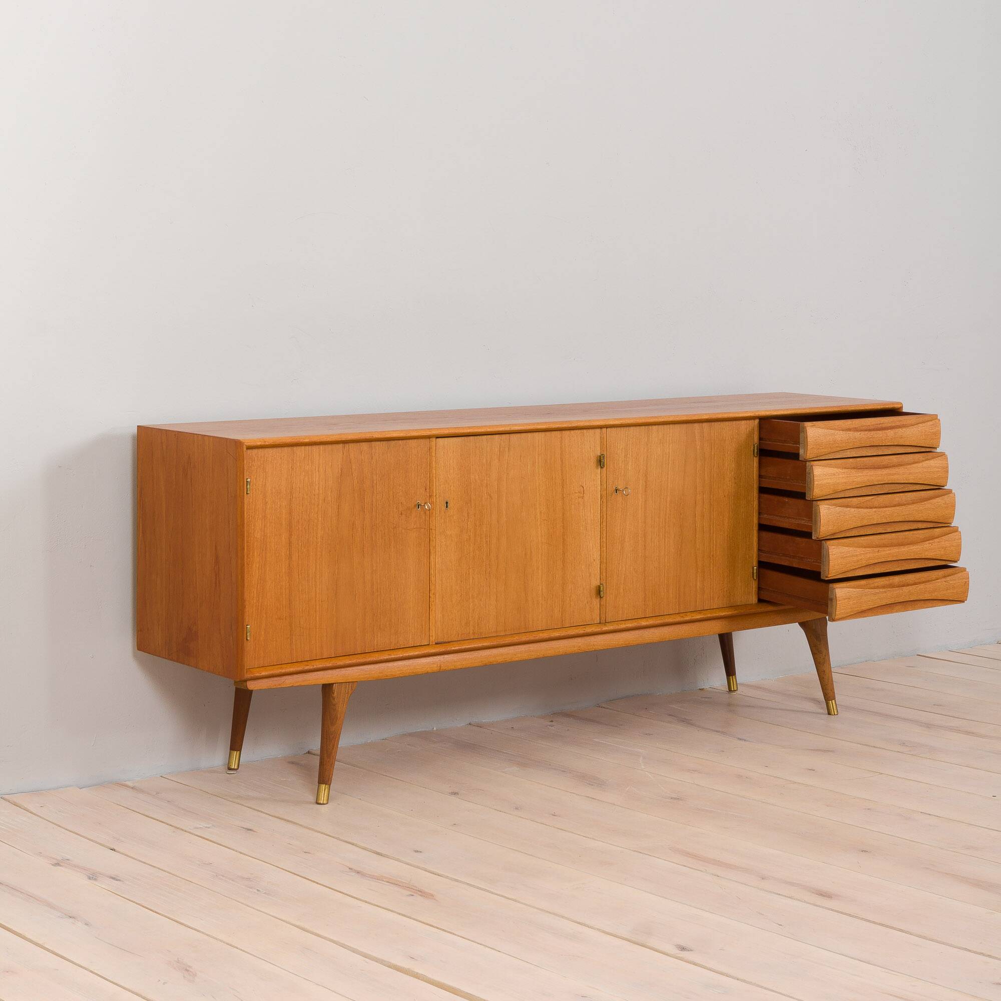 Sven Andersen Scandinavian long teak sideboard with 5 drawers, Norway, 1960