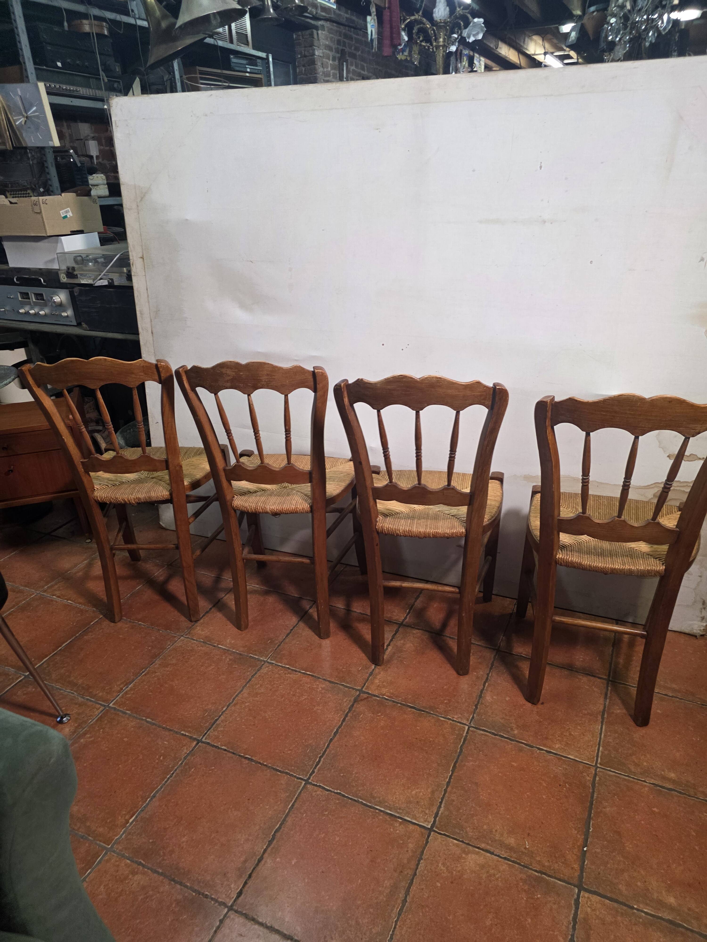 4 rustic farmhouse chairs made of wood and straw