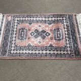 Small handmade Pakistani wool rug - 88x64cm