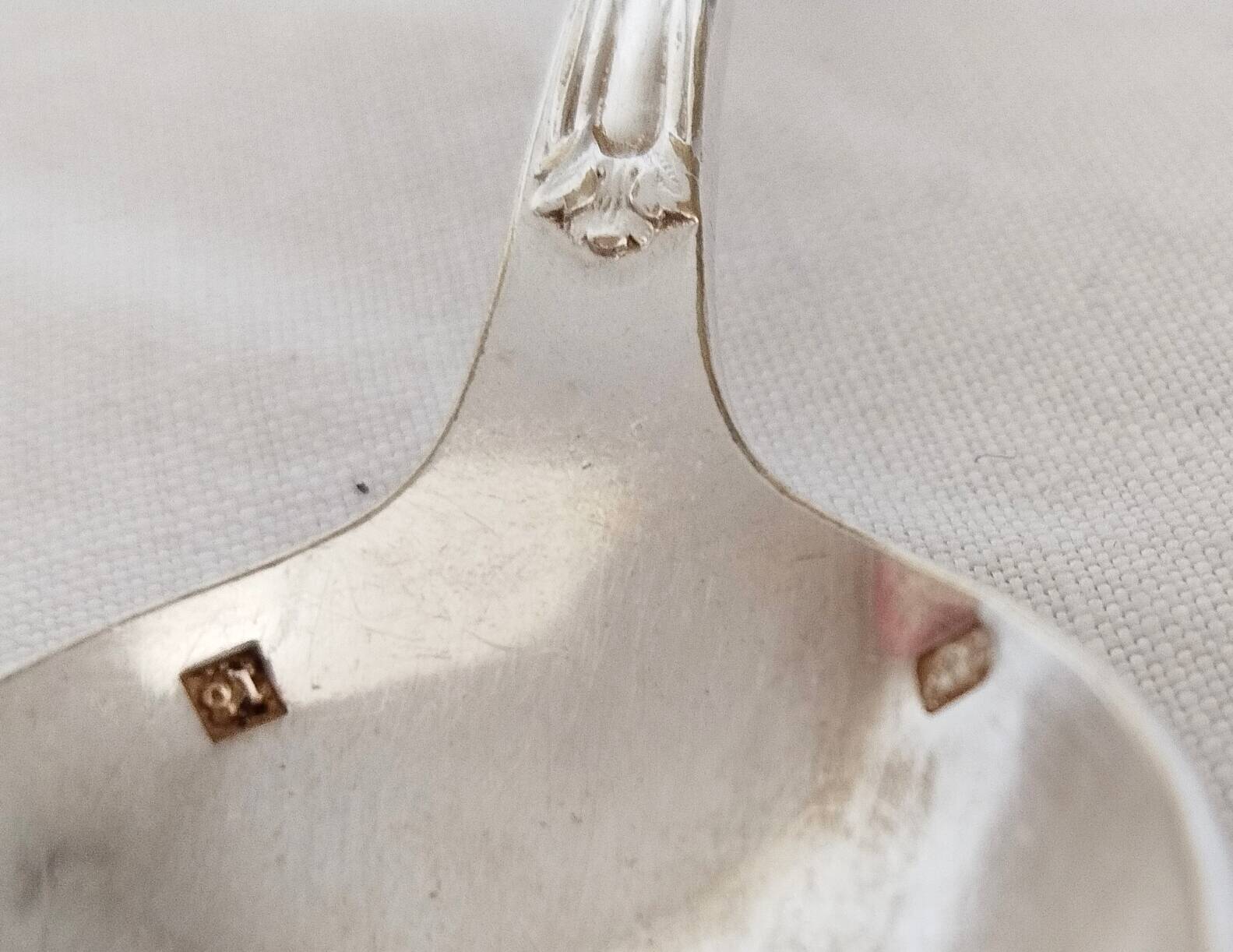 Dessert spoons, silver teaspoons, 18G