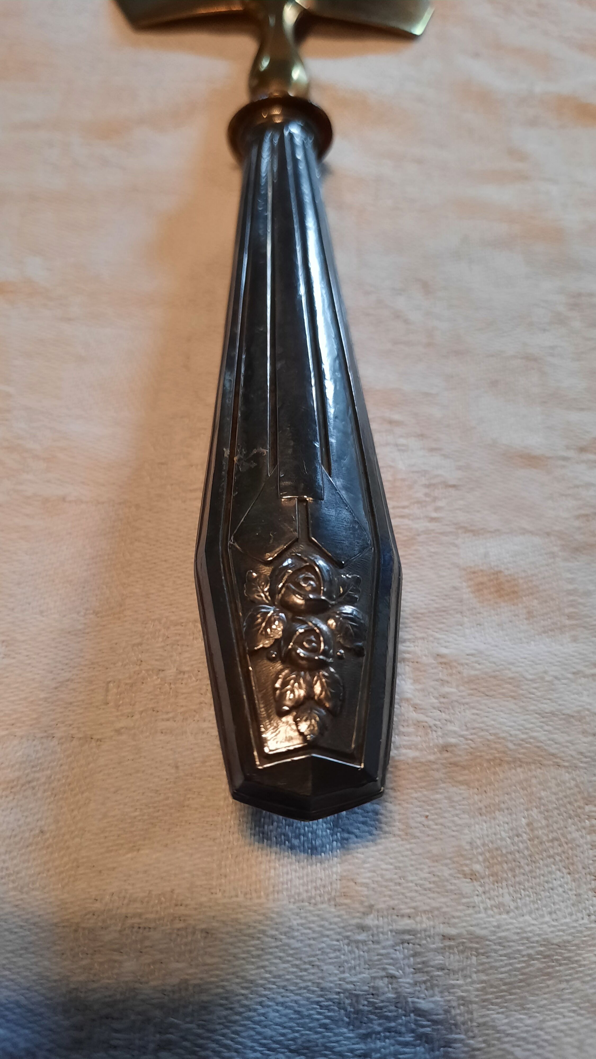 Silver metal pie server