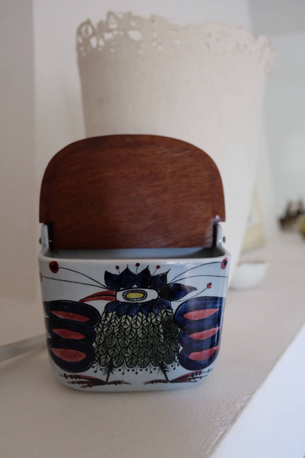 Royal Copenhagen Aluminia Tenera – wall-mounted salt pot "Crazy Bird" – Be