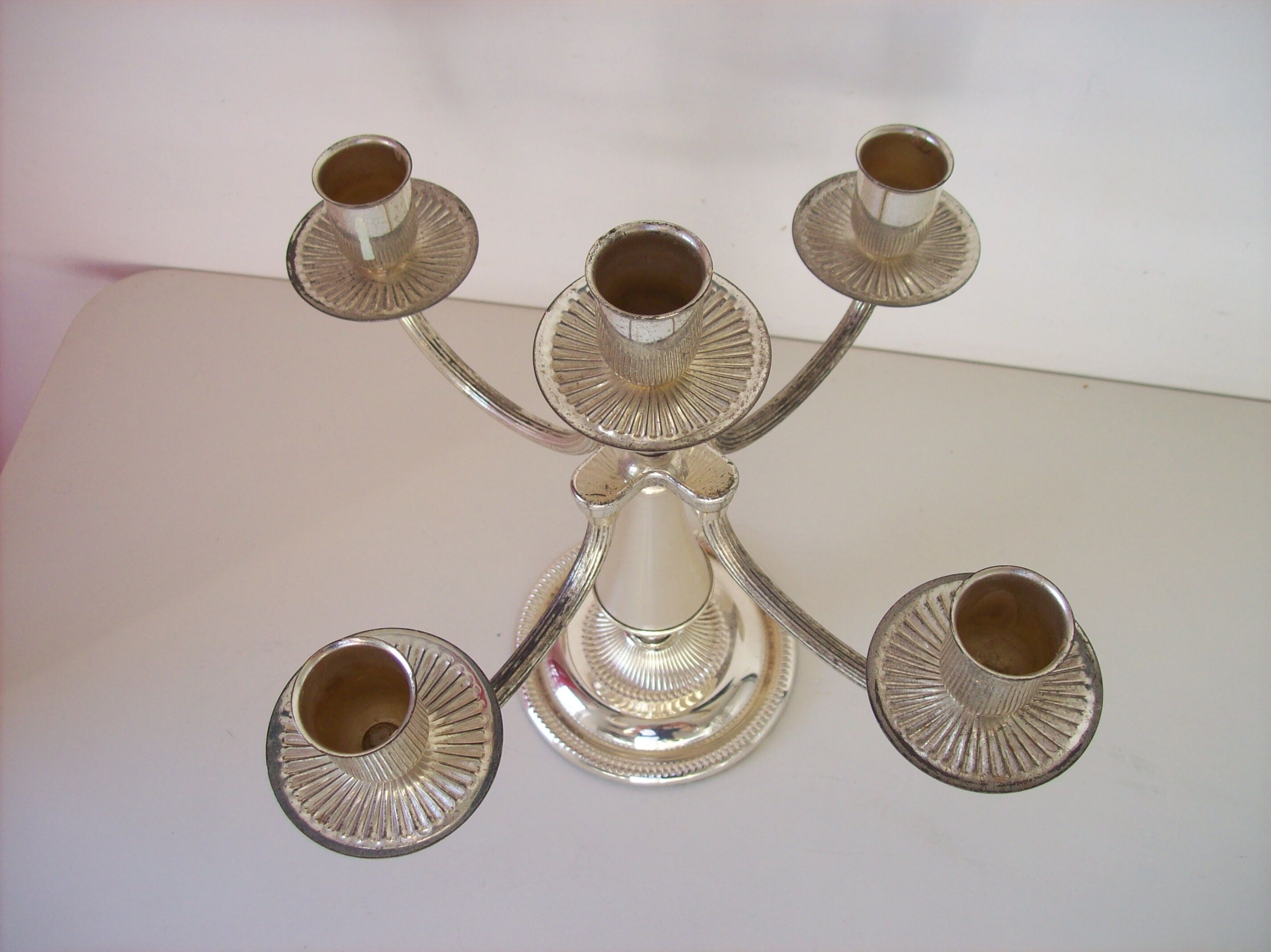 Pair of candlestick has four candlesticks