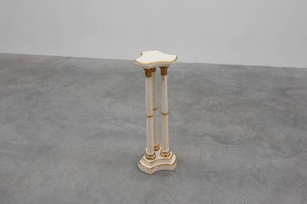 Console française de style Louis XV en bois du XXe siècle