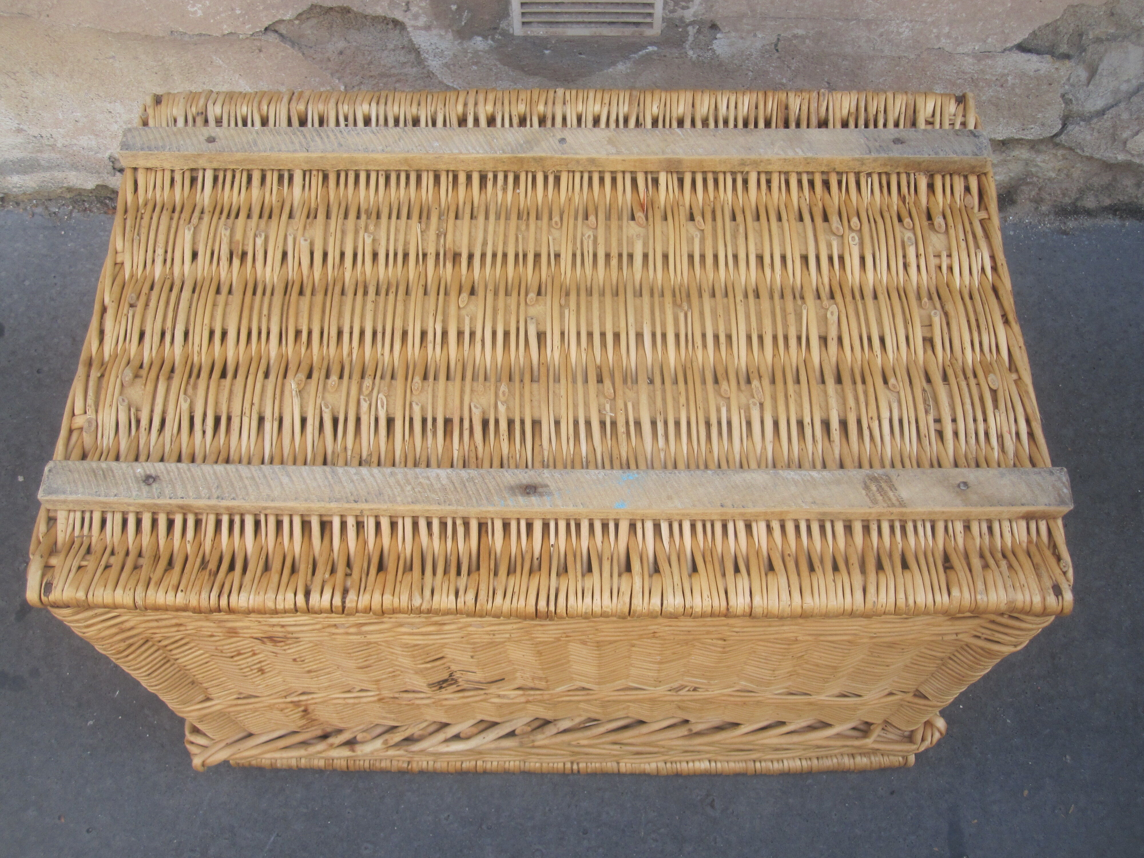 Wicker travel trunk
