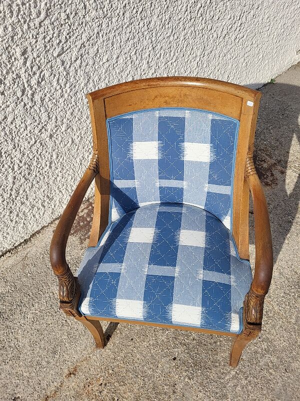 Armchair backrest rounded fish head