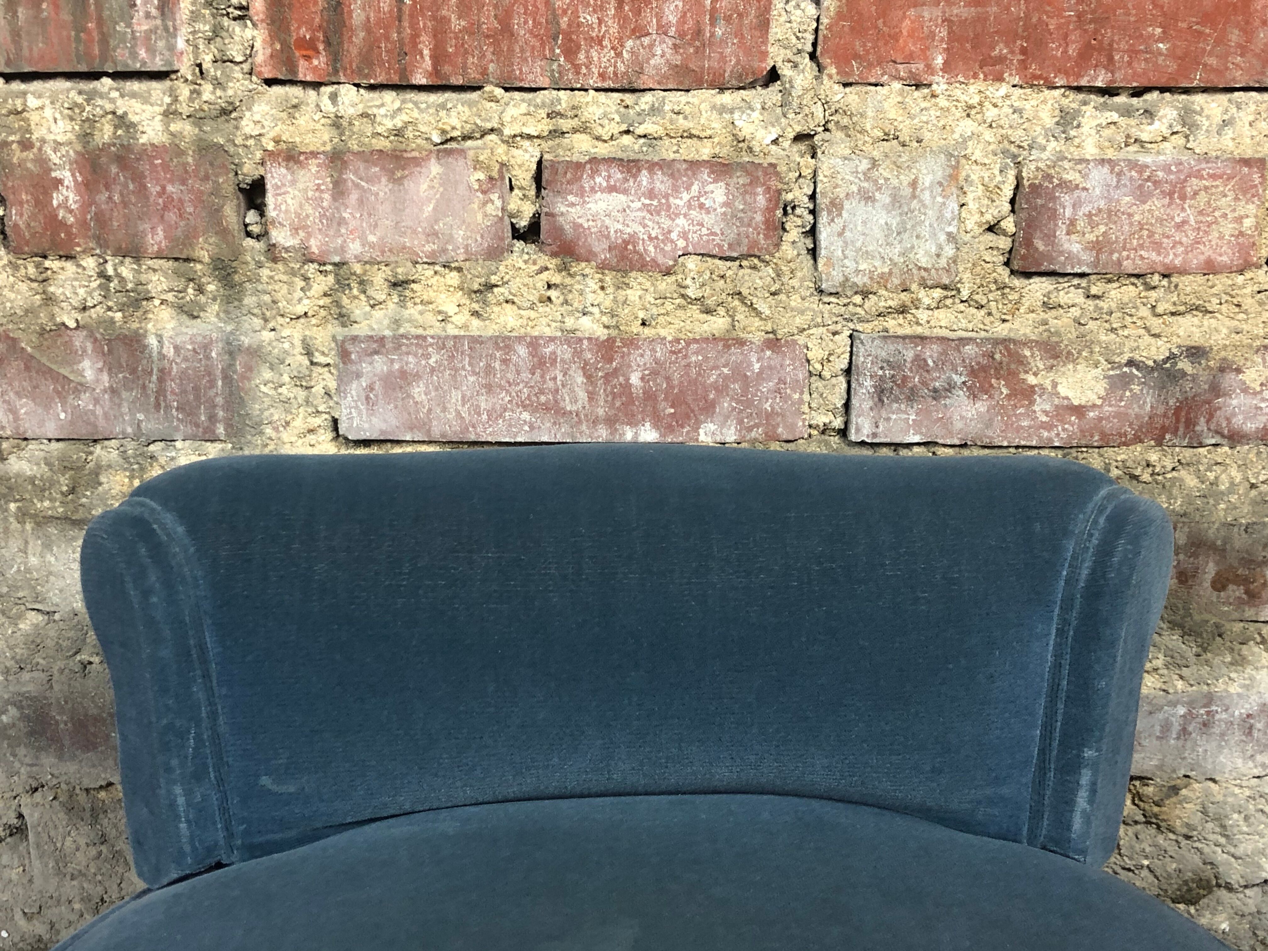 1930 blue velvet hairdresser chair and curved wooden feet