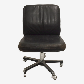 Leather office chair with casters